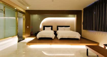 The King Hotel