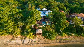 House, 6 Bedrooms | Exterior