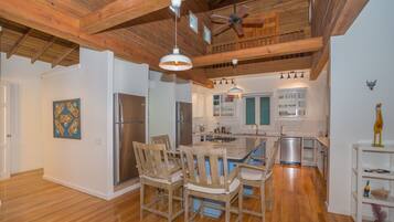 House, 6 Bedrooms | Dining