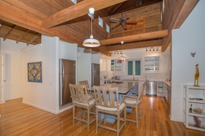 House, 6 Bedrooms | Dining