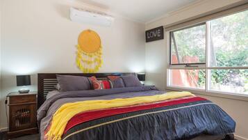 3-Bedroom House (1 King, 1 Queen, 1 Tri-Bunk) | 3 bedrooms, premium bedding, iron/ironing board, free cots/infant beds