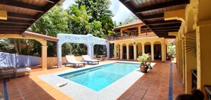 3 outdoor pools - Turtleback Pavilion (St. George's)