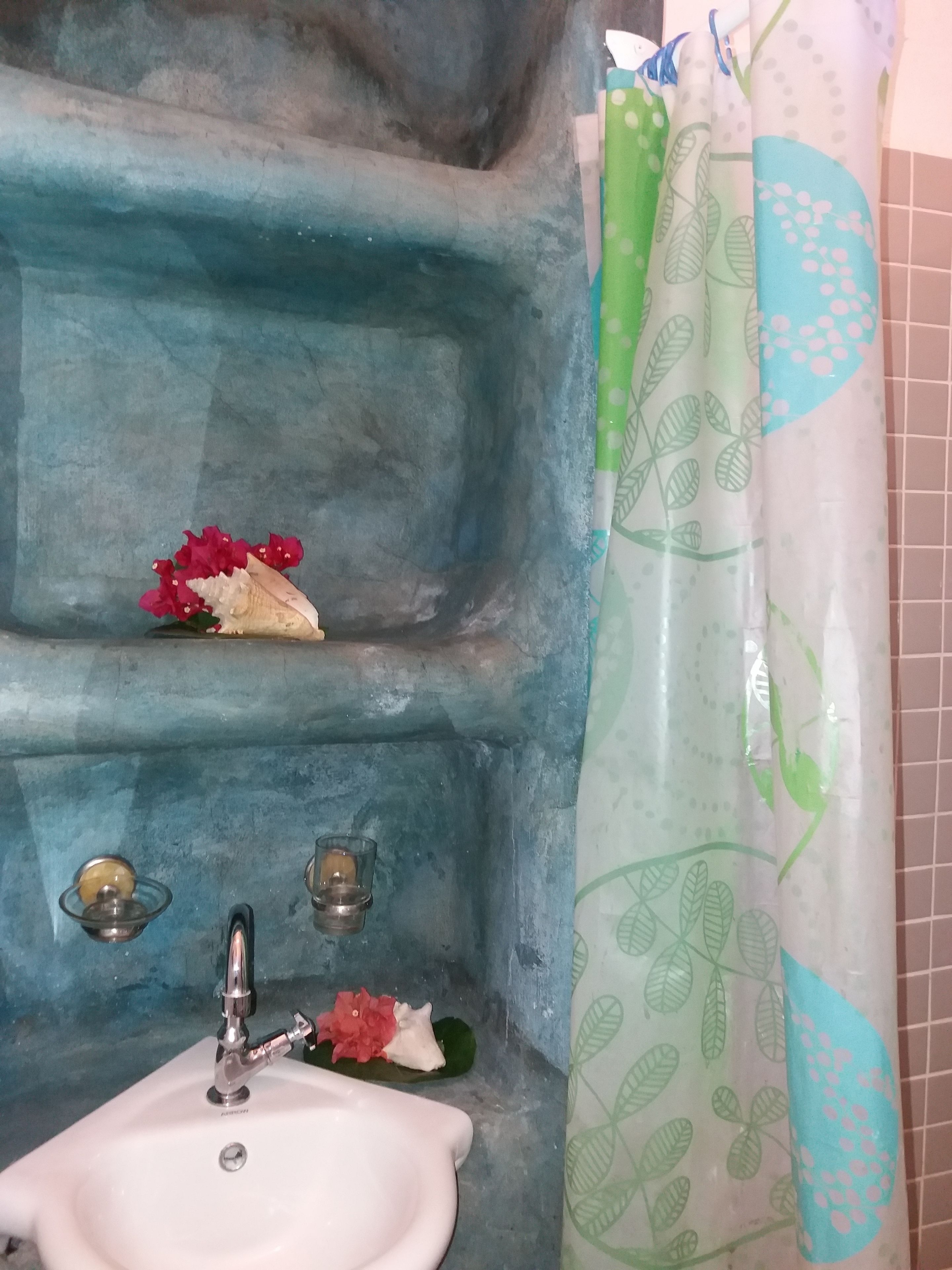 Standard Room, 1 King Bed, Pool Access, Garden View (Mexican Palm) | Bathroom sink