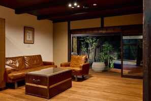 傳統套房, 2 間臥室, 非吸煙房 (Japanese Style, 2 Storey, Kinsho) | 2 間臥室、羽絨被、獨特裝潢、布置獨特