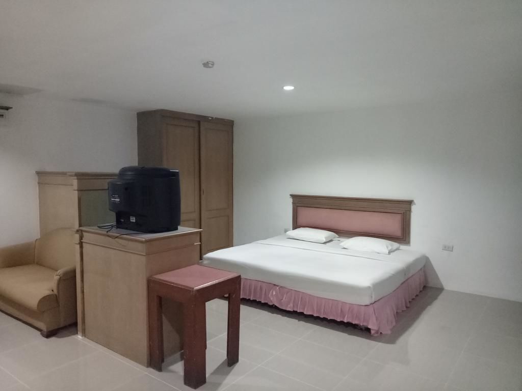 Desk, rollaway beds, free WiFi, bed sheets