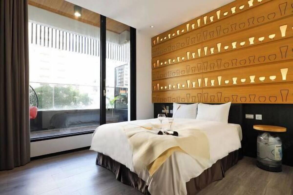 In-room safe, blackout drapes, soundproofing, free WiFi