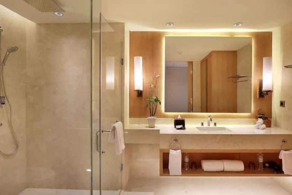 Bathroom | Free toiletries, hair dryer, slippers, towels