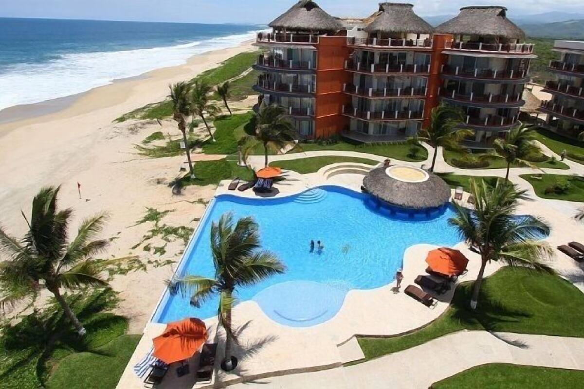 Comfort Condo, 2 Bedrooms, Pool View | 2 bedrooms, free WiFi