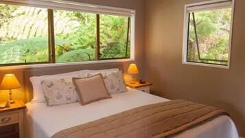 Apartment, 2 Bedrooms, Partial Sea View