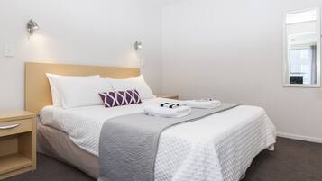 Central Christchurch Apartment | 2 bedrooms, iron/ironing board, free cots/infant beds, free WiFi