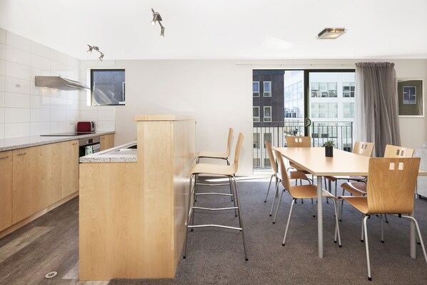 Central Christchurch Apartment | In-room dining