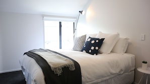 Unclassified image, 3 of 9, button - Modern Luxury - Inner City Townhouse (Christchurch)