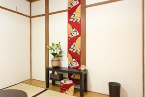 Interior detail - Taisho Terraced House (Osaka)