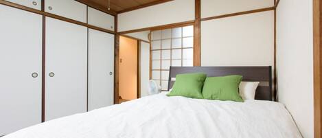 Hus (Taisho Terraced House) | 3 sovrum, skrivbord, gratis wi-fi och sÀngklÀder