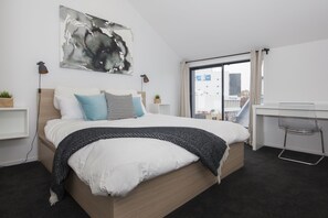 Star Struck Luxury Inner City Townhouse