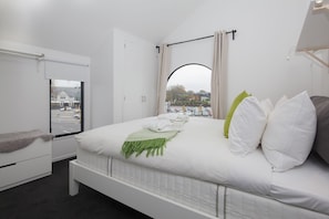 Star Struck Luxury Inner City Townhouse
