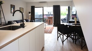 Apartment | Private kitchen | Full-sized fridge, oven, stovetop, dishwasher - Enchanting Downtown Abode (Christchurch)