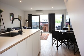 Căn hộ | Bếp riêng | Tủ lạnh, lò nướng, bếp nấu, máy rửa bát 