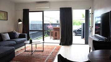 Apartment | Living area | Flat-screen TV