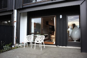 Chic Designer Abode (w/ Single Sofa Bed) | Terrace/patio