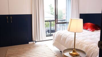 Chic Designer Abode (w/ Single Sofa Bed) | 2 bedrooms, iron/ironing board, free WiFi