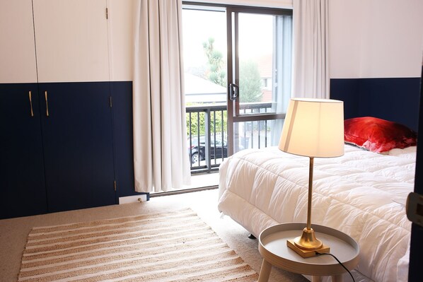 Chic Designer Abode (w/ Single Sofa Bed)