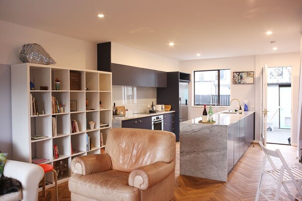 Chic Designer Abode (w/ Single Sofa Bed) | Private kitchen