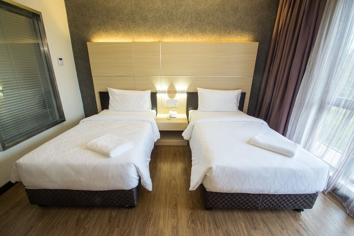 superior twin room, 2 single beds, non smoking | free minibar, desk, blackout curtains, iron/ironing board