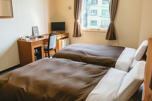 Escritorio, cortinas blackout, wifi gratis y ropa de cama 