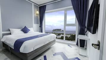 Family Suite, 2 Bedrooms, 1 King slide motion bed, 1 Extra king, Steam closet, Whirlpool | 1 bedroom, desk, blackout drapes, soundproofing