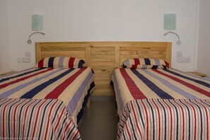 Deluxe appartement, 2 slaapkamers | 2 slaapkamers, luxe beddengoed, een kluis op de kamer