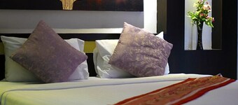 Zip Lounge & Apartments