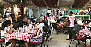 Breakfast, lunch, dinner served; local and international cuisine  - Zip Lounge & Apartments (Pattaya)