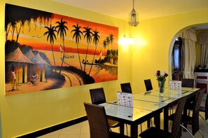 2 Restaurants, Frühstück, Mittagessen, Abendessen, internationale Küche