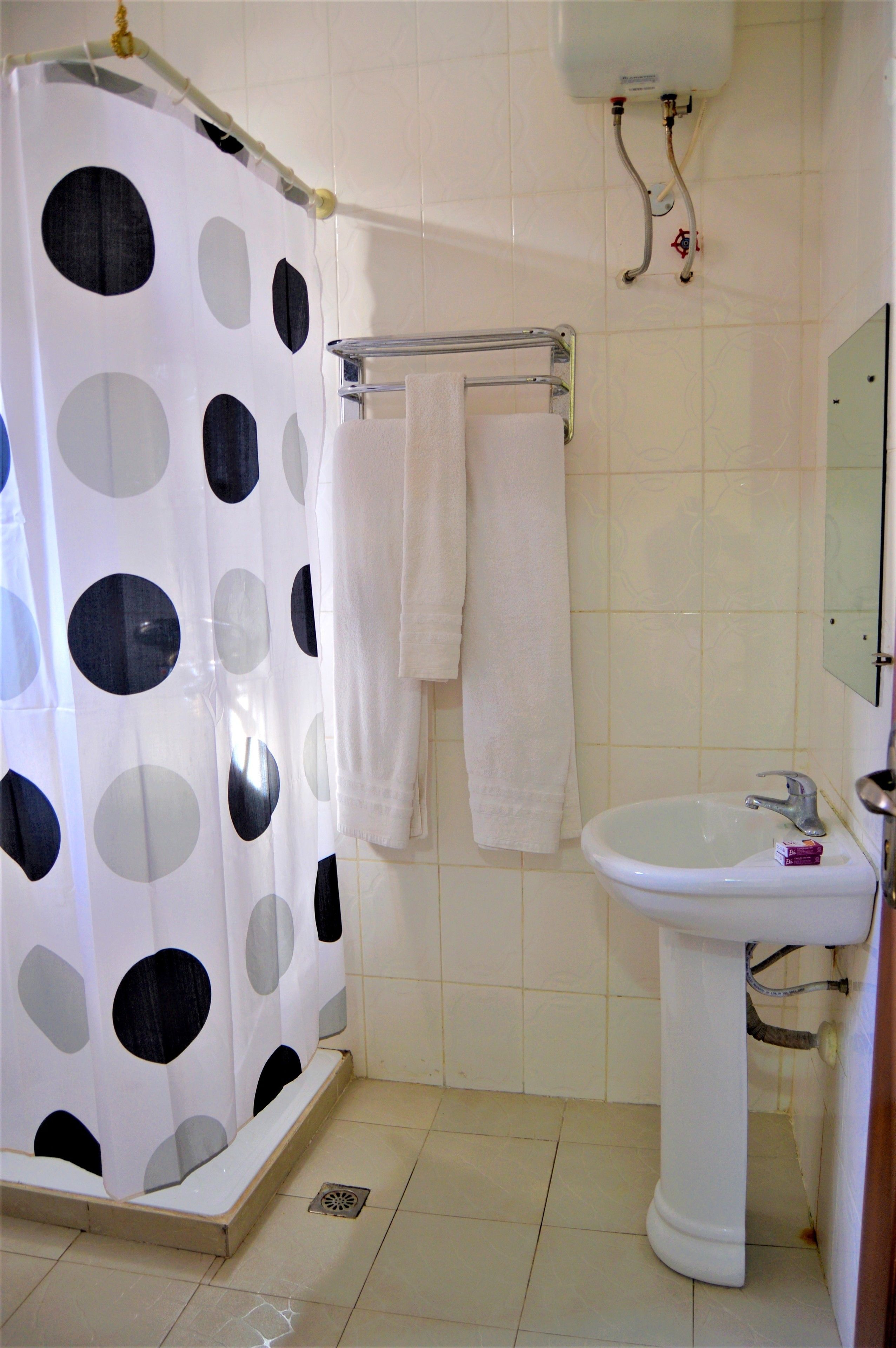 standard triple room | bathroom | shower, rainfall showerhead, slippers, towels