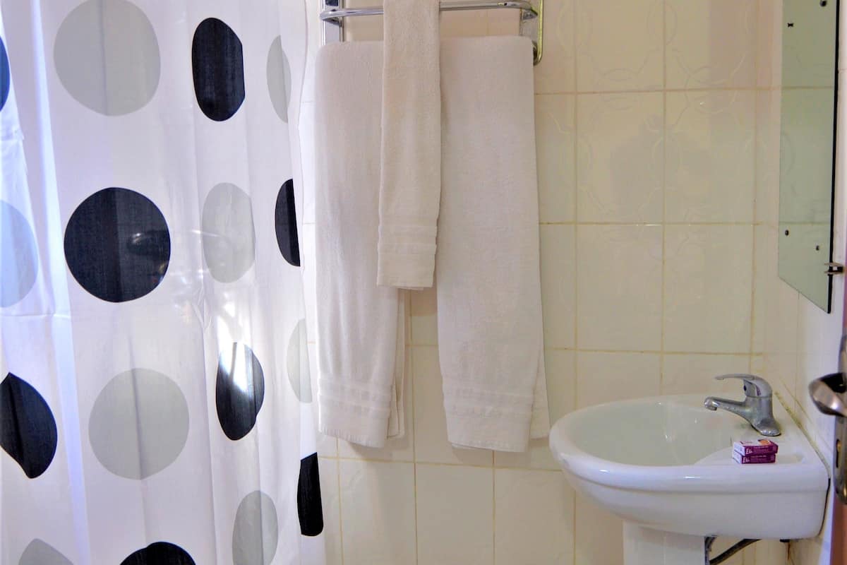 standard triple room | bathroom | shower, rainfall showerhead, slippers, towels