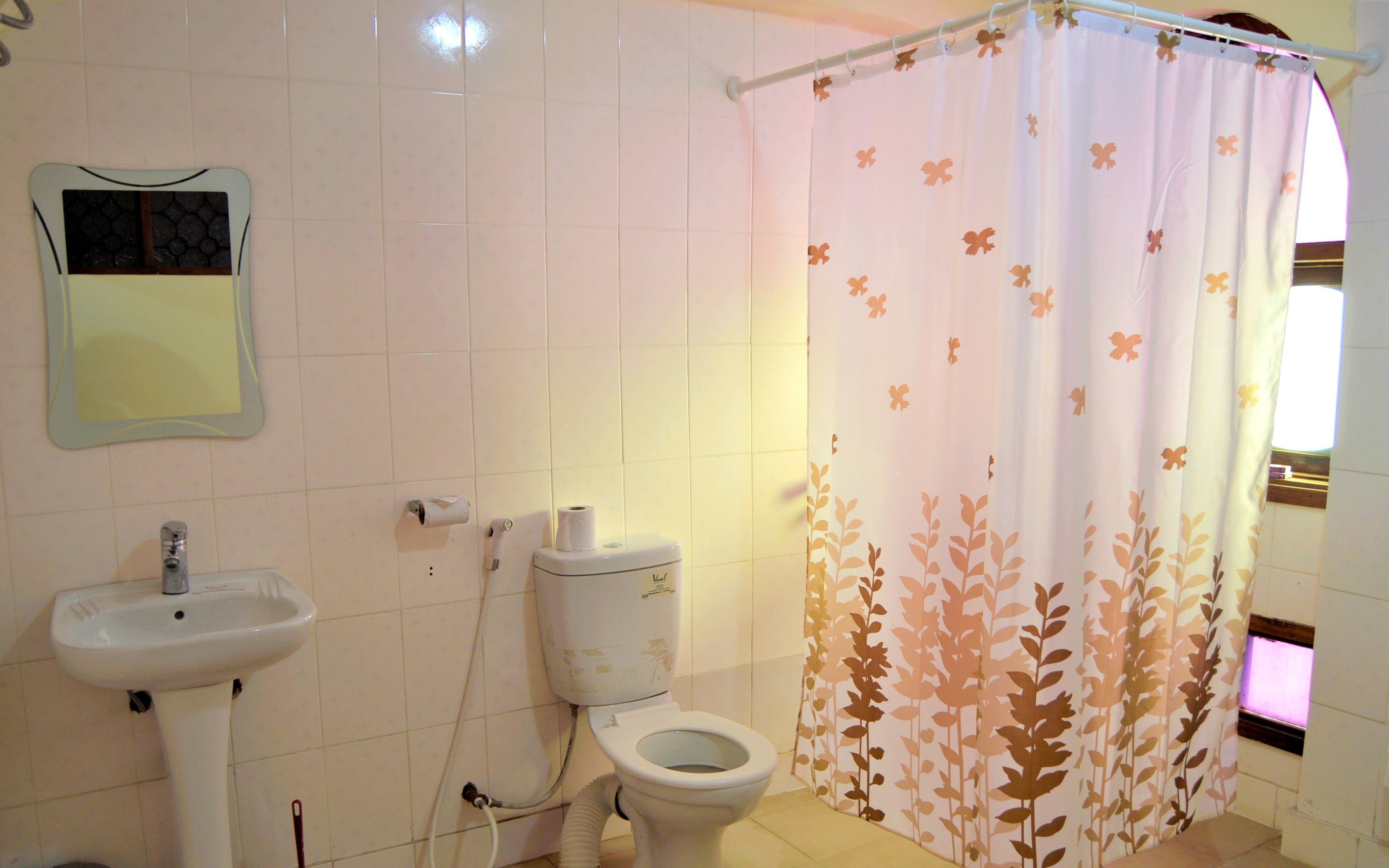 standard single room | bathroom | shower, rainfall showerhead, slippers, towels