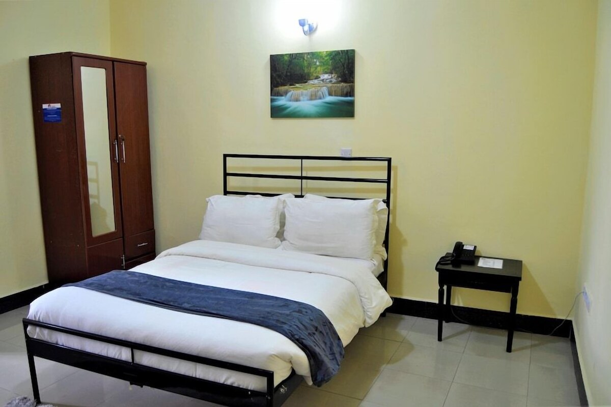 Desk, iron/ironing board (on request), WiFi (free), bed sheets