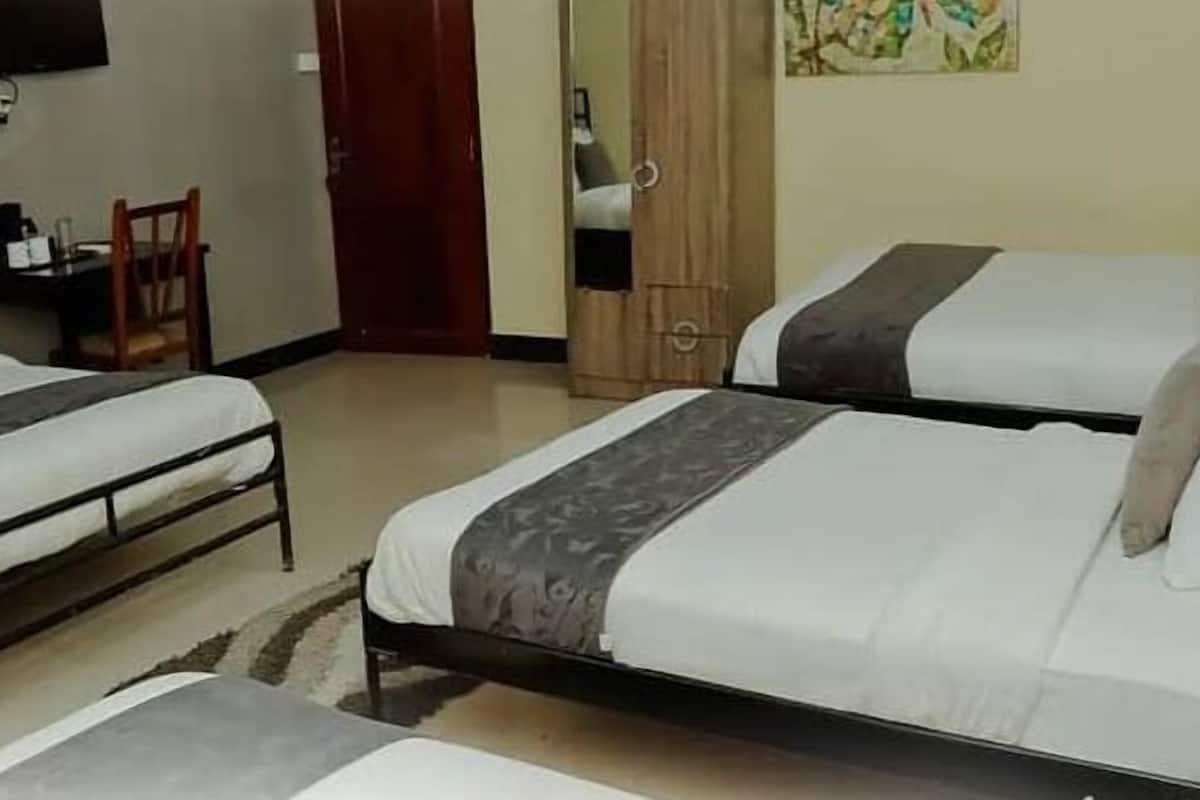 standard quadruple room | street view