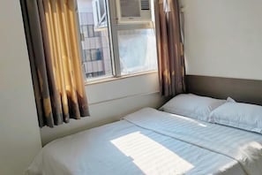 Desk, iron/ironing board, free WiFi - Hong Kong Le Cong Fraternal Association (Kowloon)