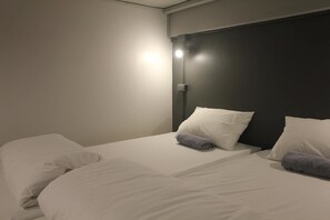 Family Room with Shared Bathroom  | Lydisolert og wi-fi (inkludert)