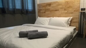 Habitación básica doble, 1 cama Queen size | Insonorización y wifi gratis