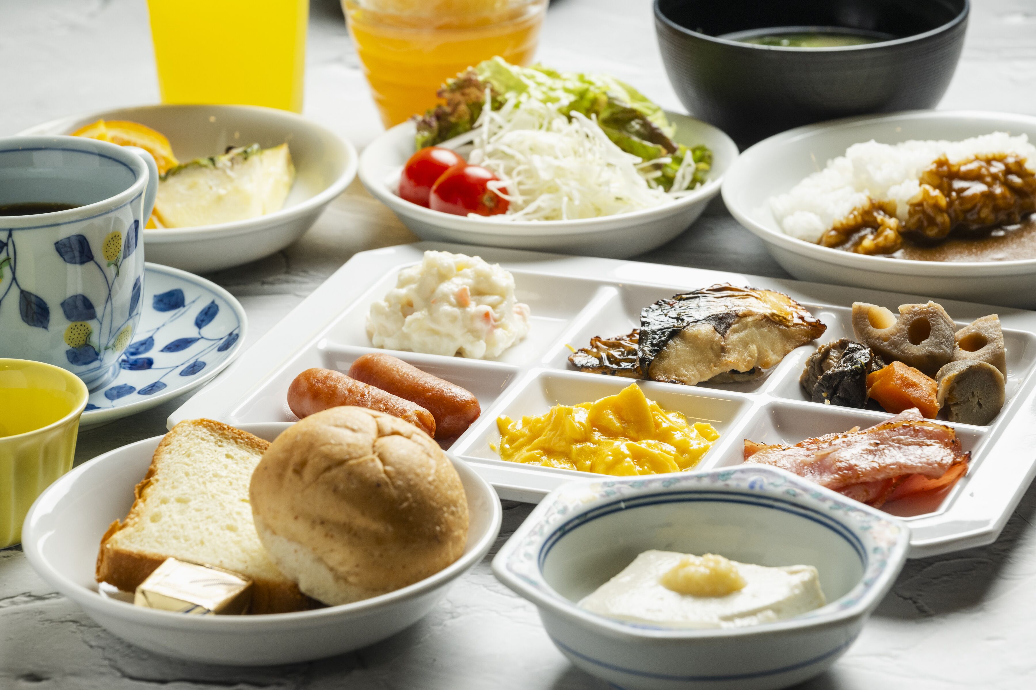 daily buffet breakfast (jpy 1210 per person)