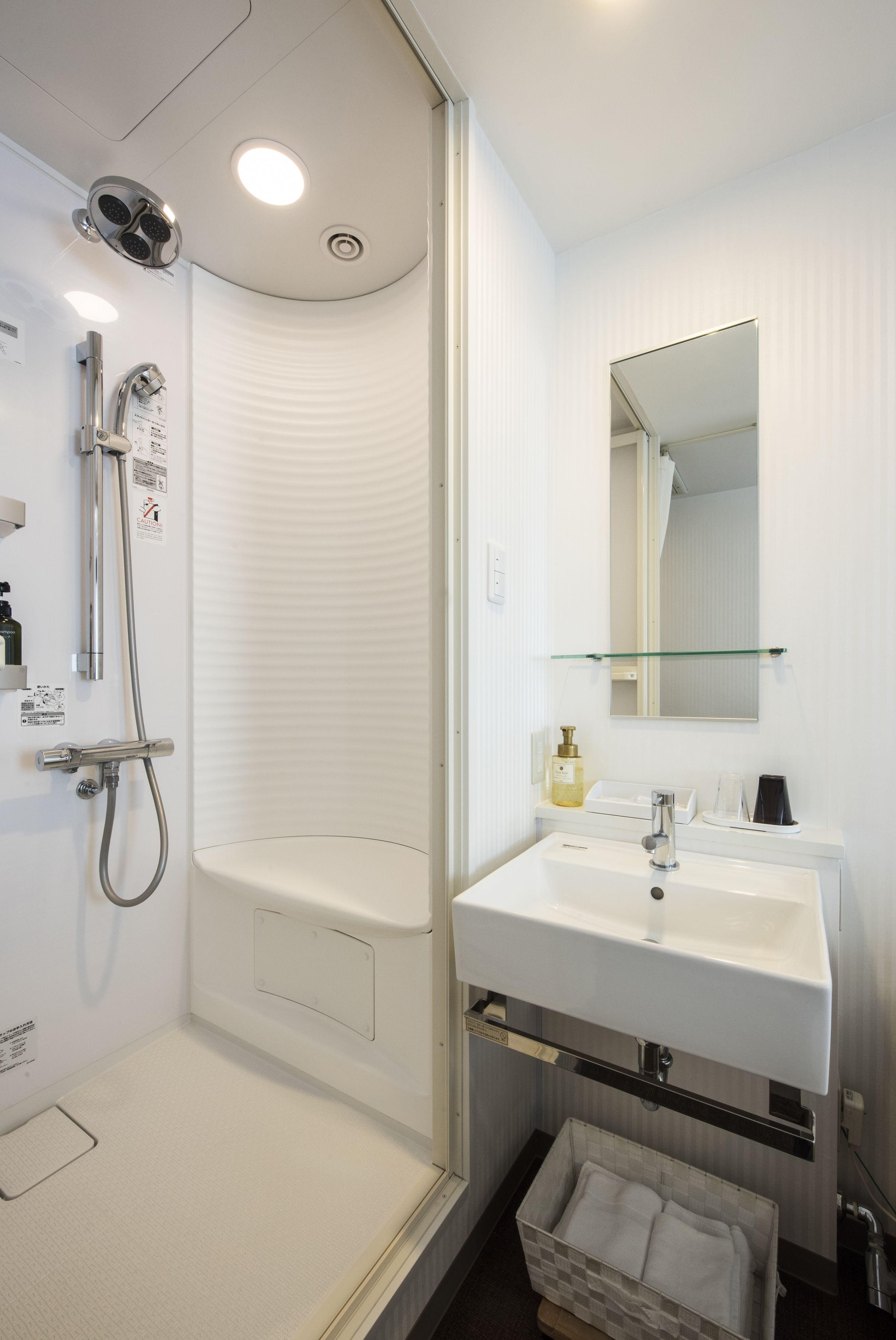 stylish single room, non smoking | down duvets, blackout curtains, free wifi, bed sheets