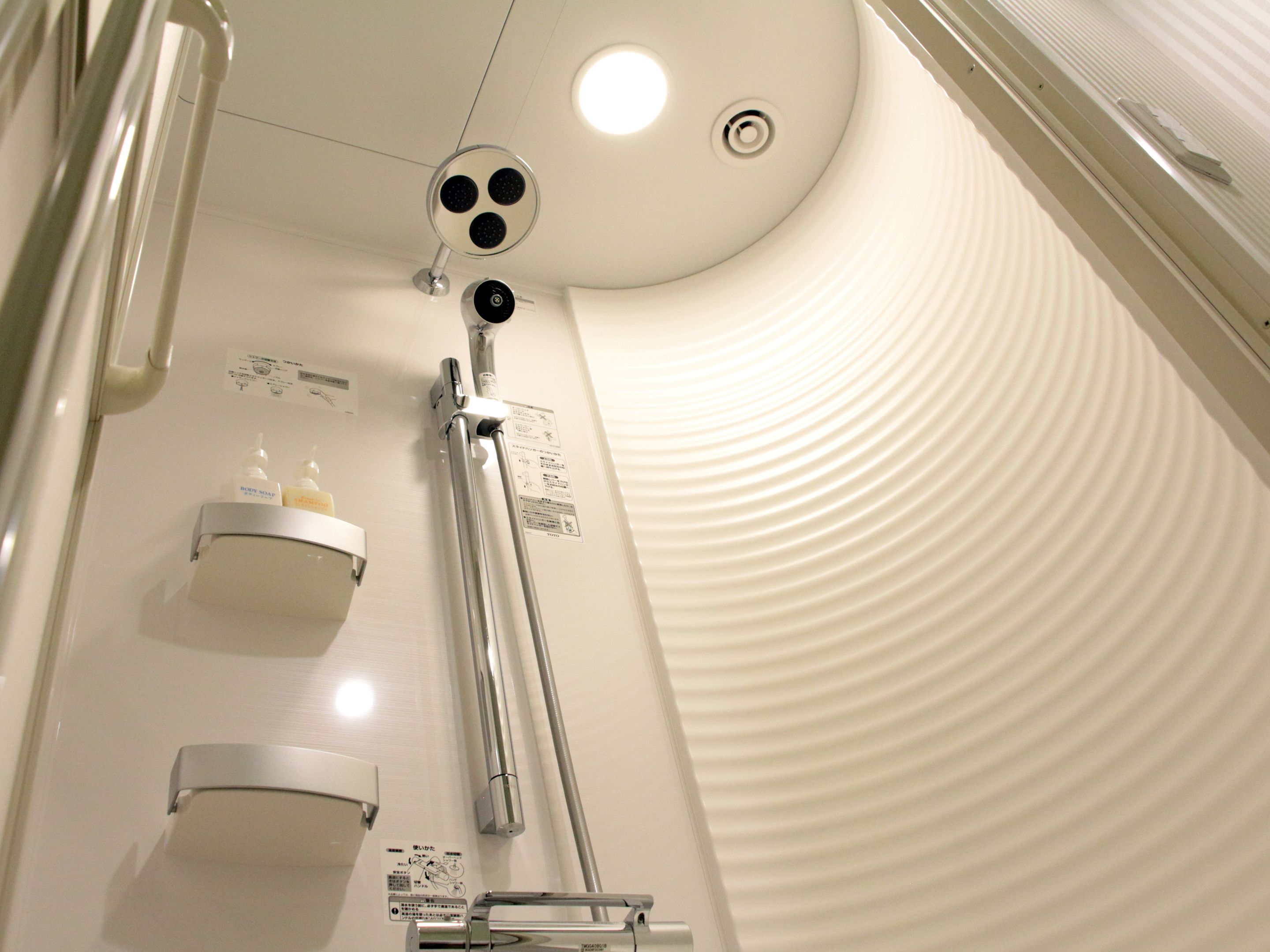 stylish single room, non smoking | bathroom shower