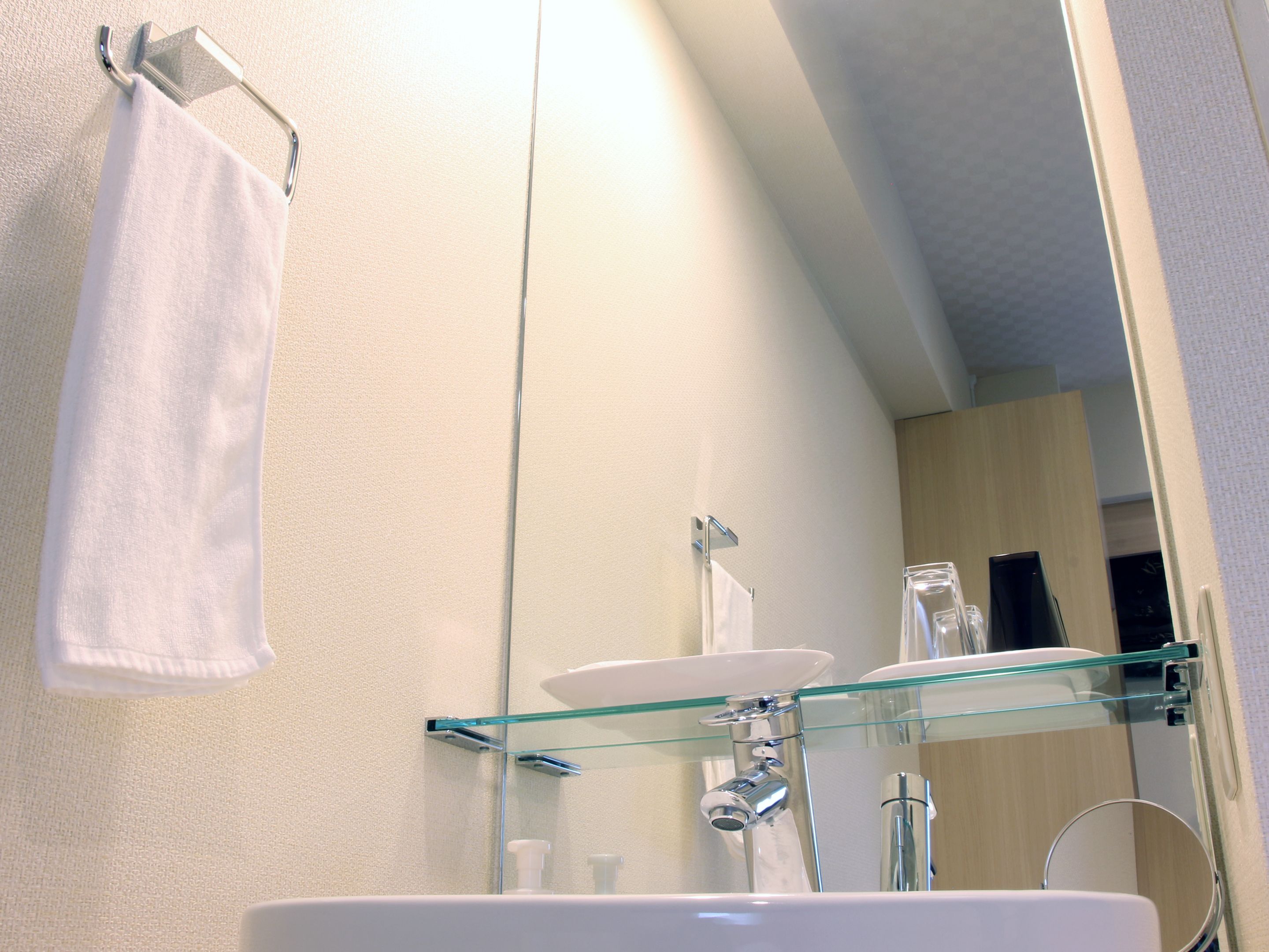 Televisión LCD 24 pulgadas con canales de televisión vía satélite