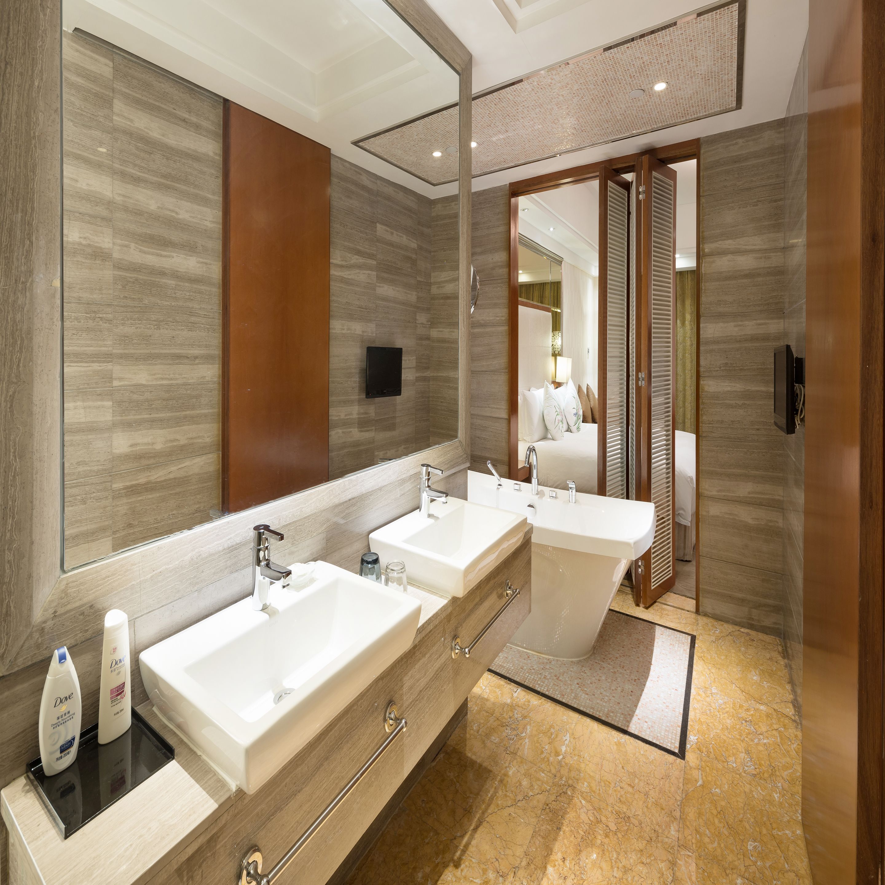 executive suite | bathroom | free toiletries, hair dryer, bathrobes, slippers