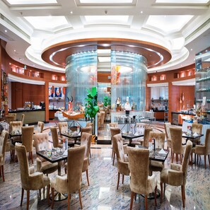 4 restaurants, breakfast, lunch served; local and international cuisine