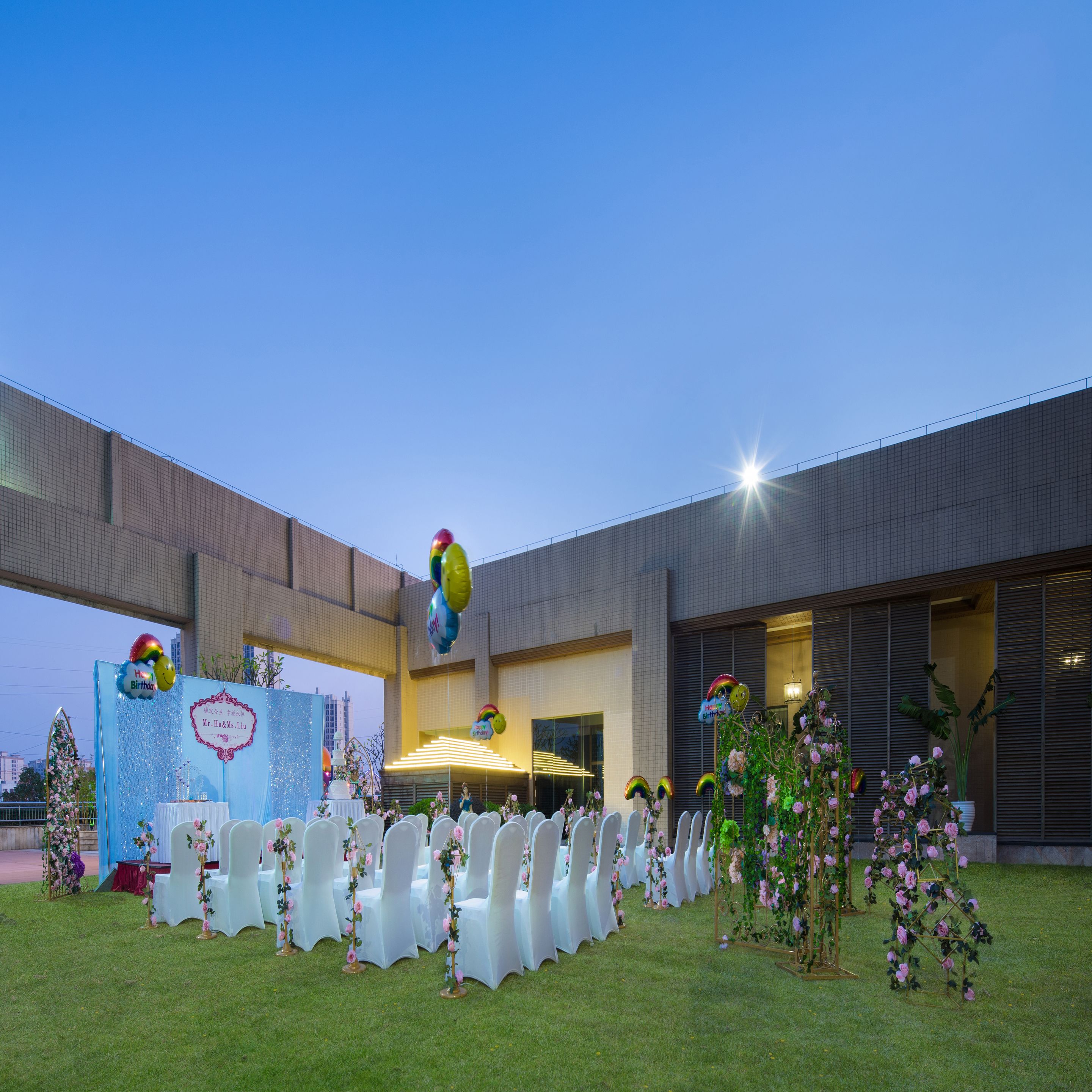 4 restaurants, breakfast, lunch served; local and international cuisine