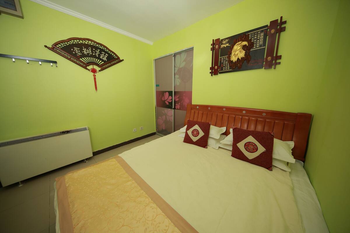 Standaard tweepersoonskamer, 1 queensize bed | Een bureau, verduisterende gordijnen, een strijkplank/strijkijzer
